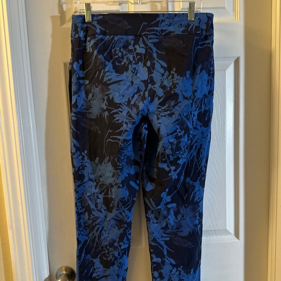 Chico's Perfect Stretch Blue and Black Leggings with Abstract Design - Picture 1 of 3